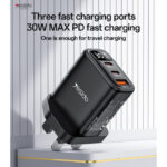 YC88 PD 30W Fast Charging 2*TC & USB Three Ports Smart Digital Display UK Standard Fast Charger - Image 2